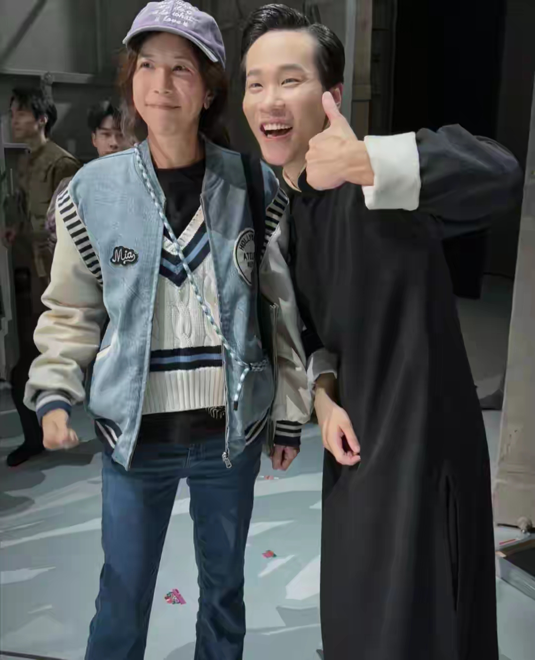 看见她衰老的样子只能感叹香港这一代的歌星都已经逐渐老去了