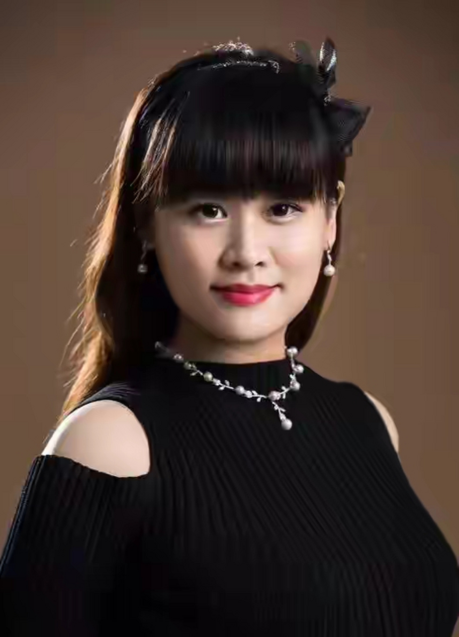 现在父亲已经退居二线,儿子成为了海澜集团的董事长.