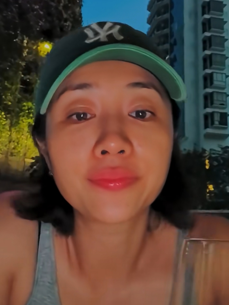 演员张龄心的夏季度假照,慵懒惬意,无忧无虑.