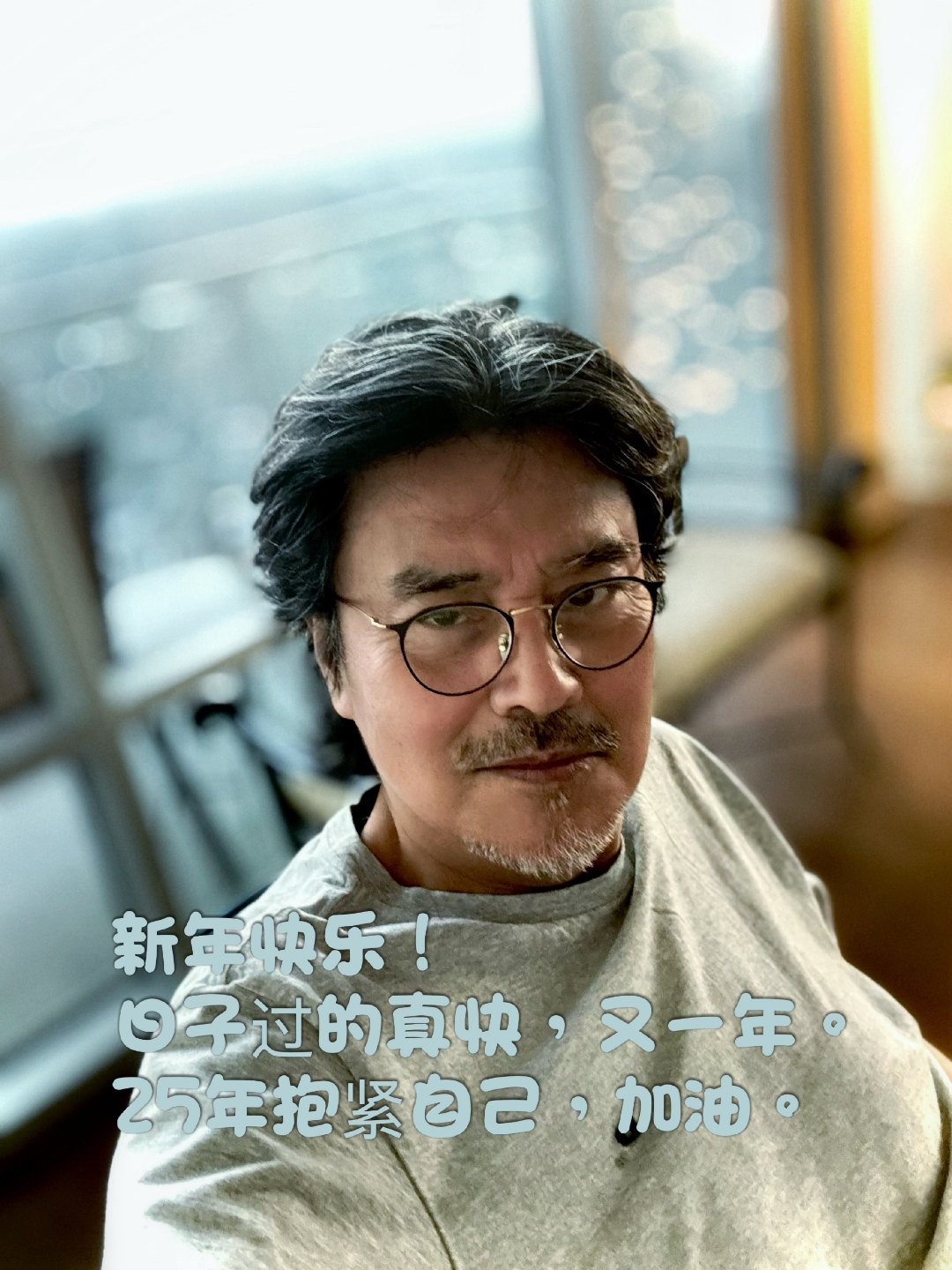 看见孙周导演发的新年快乐的图片,忽然想起来他好像好几年没有新作品