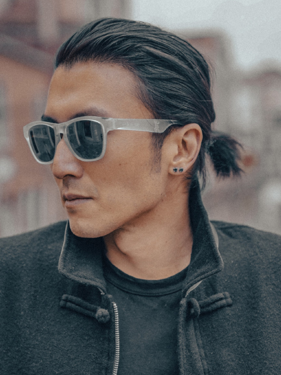 小谢同学的小辫,也太酷了吧. 谢霆锋最近在国外拍摄的一组工作照.