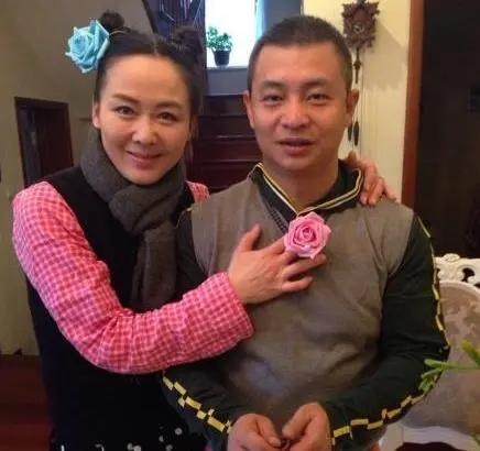 干什么都步调一致 就连换媳妇儿都这么统一 有网友发现李大双,李小双