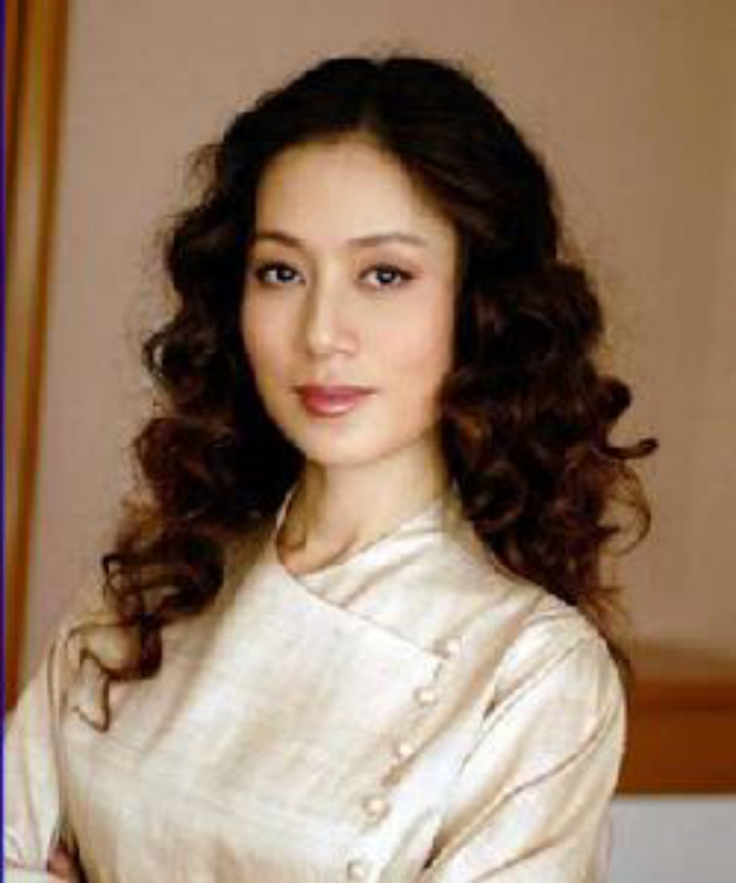 这是年轻时候的马兰.黄梅戏皇后. 曾经被评选为中国最漂亮的女性之一.