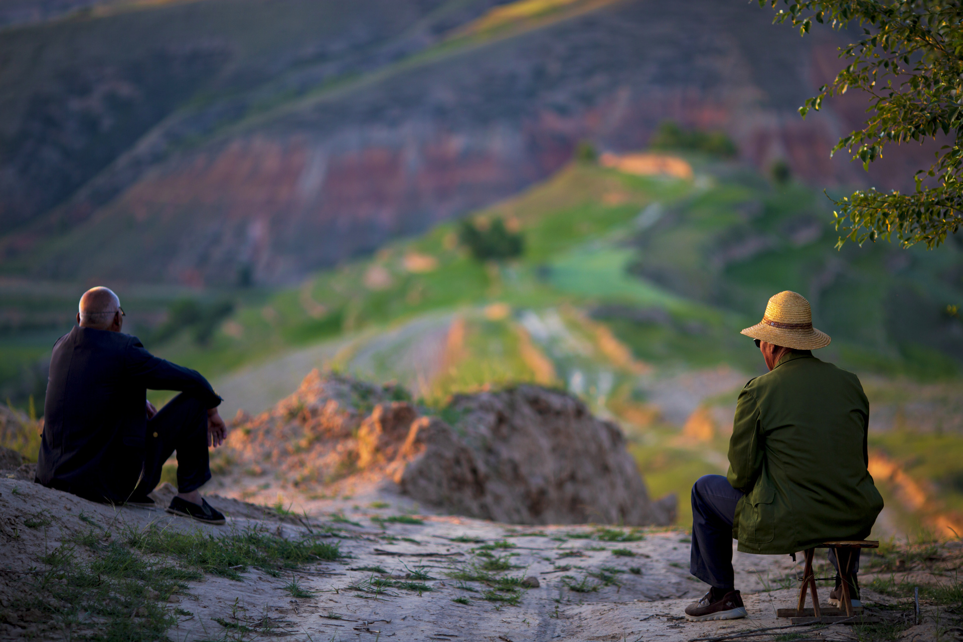 甘肃定西农村,村子里的年轻人走完了,剩几个不愿离开故土的留守老人.