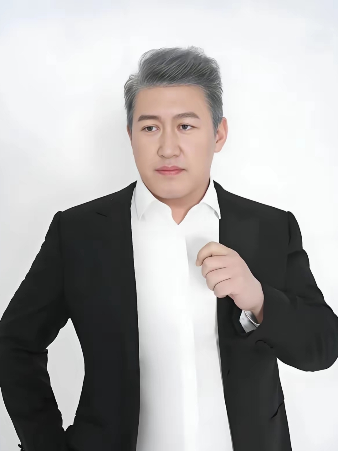 182cm东北硬汉的"戏红人不红"人生:赵龙豪的实力演绎之路