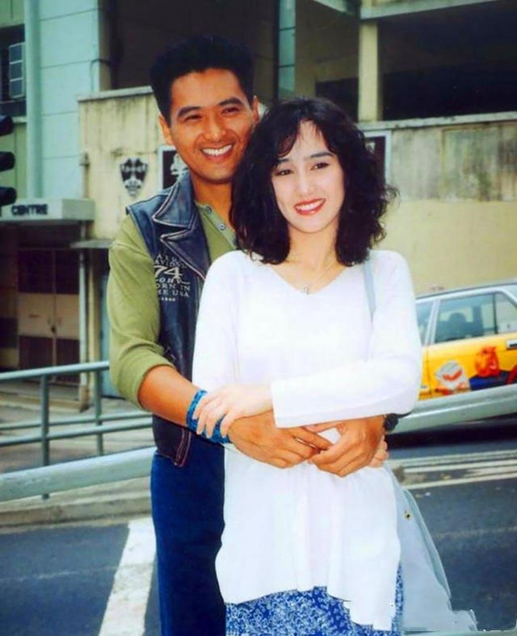 92年,周润发和柏安妮,在拍摄侠盗高飞时合影照片