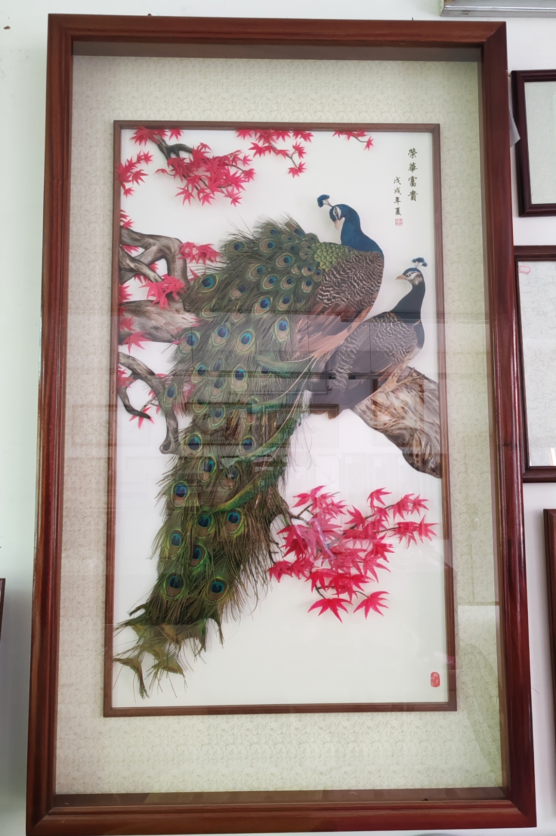 半立体《羽毛画》孔雀舞动,孔雀是吉祥又美丽的鸟,自古就受到国人的