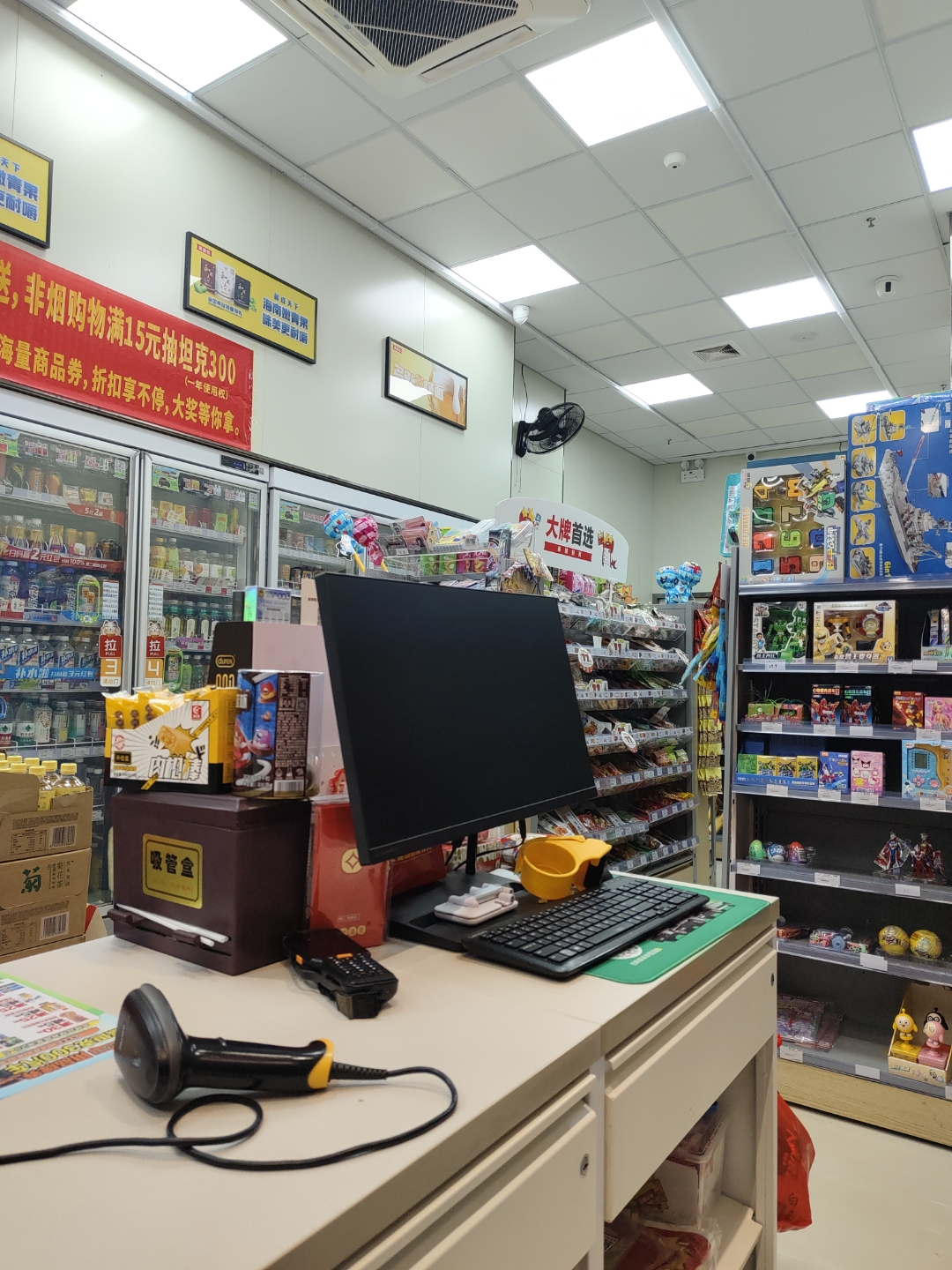 内部图片美宜佳上班照片美宜佳便利店收银台照片美宜佳超市室内雅家乐