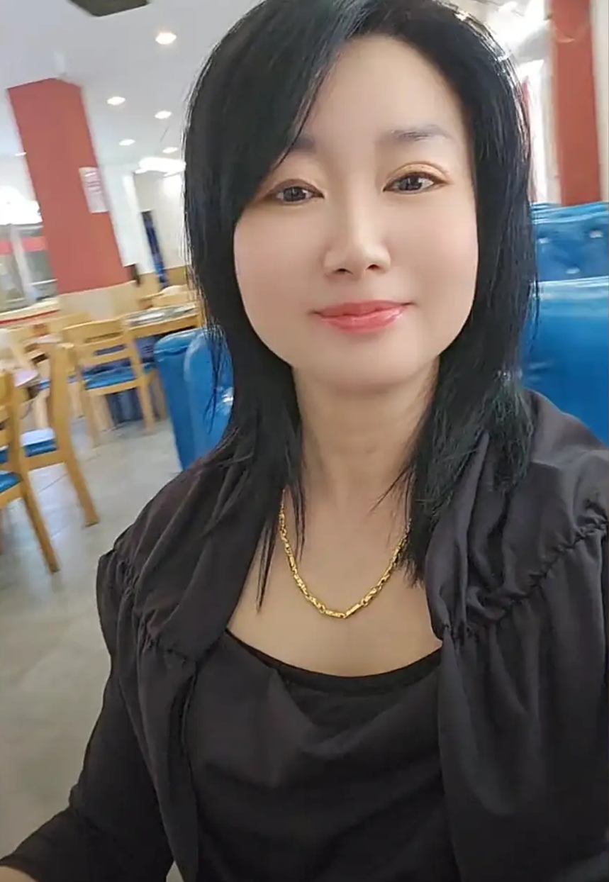 上海"鼻涕纸事件"被扒,精致人设崩塌!