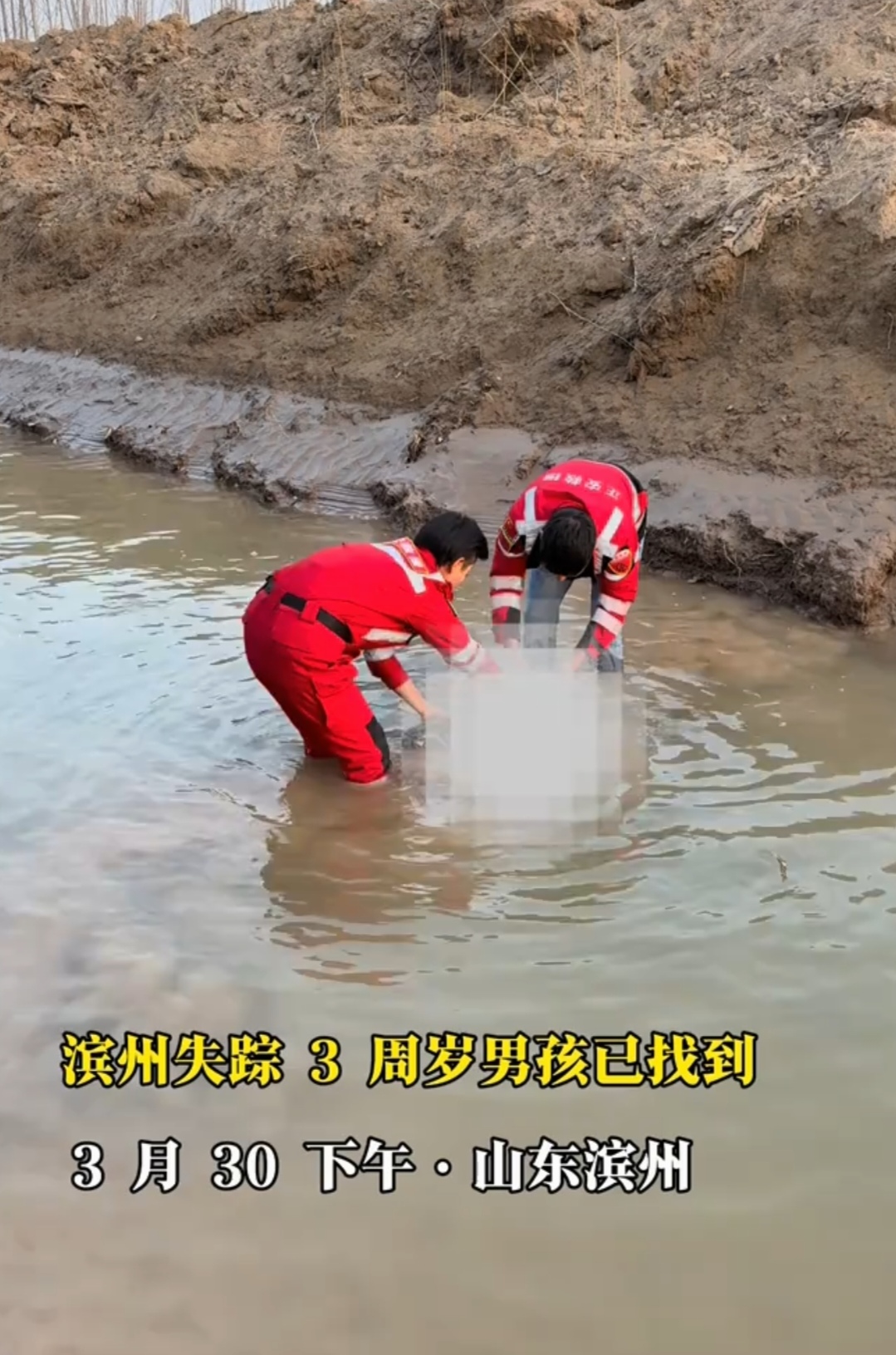 一家人靠着政府低保和补助维持生计,父母自顾不暇,弟弟也无法陪伴