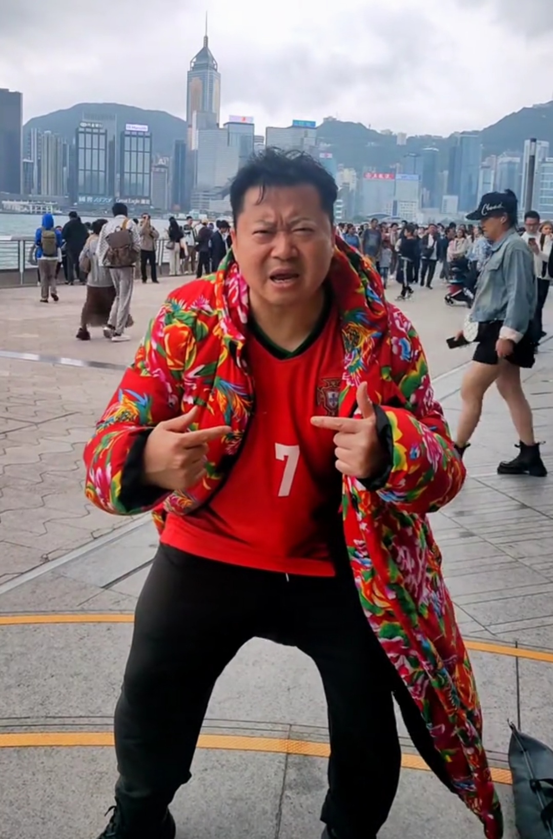 作为重庆荣昌的一位助农主播,江林致力于推广荣