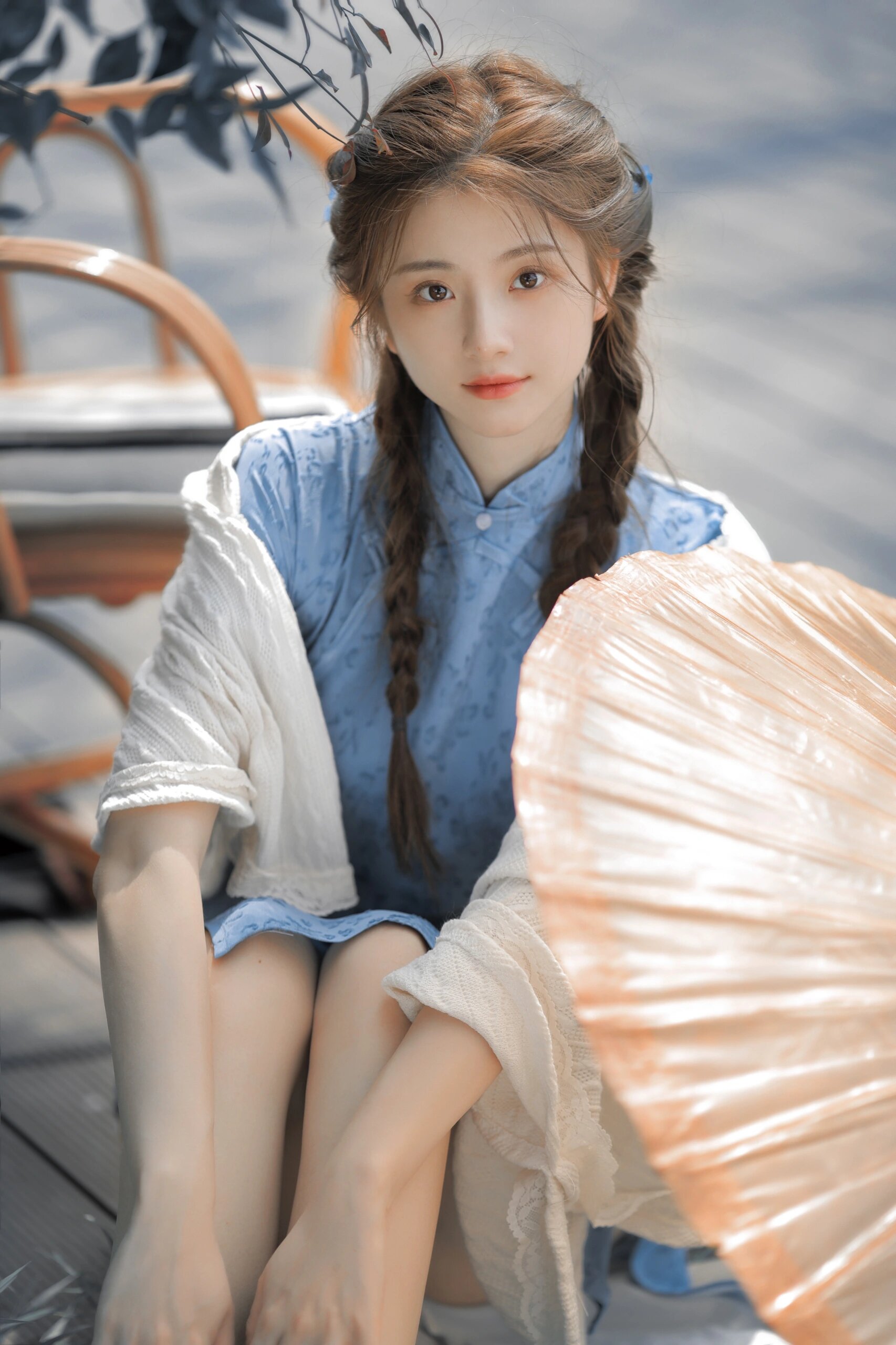 97长发女孩与蓝色蝴蝶结的浪漫邂逅03  眼前这位长发飘飘的女孩