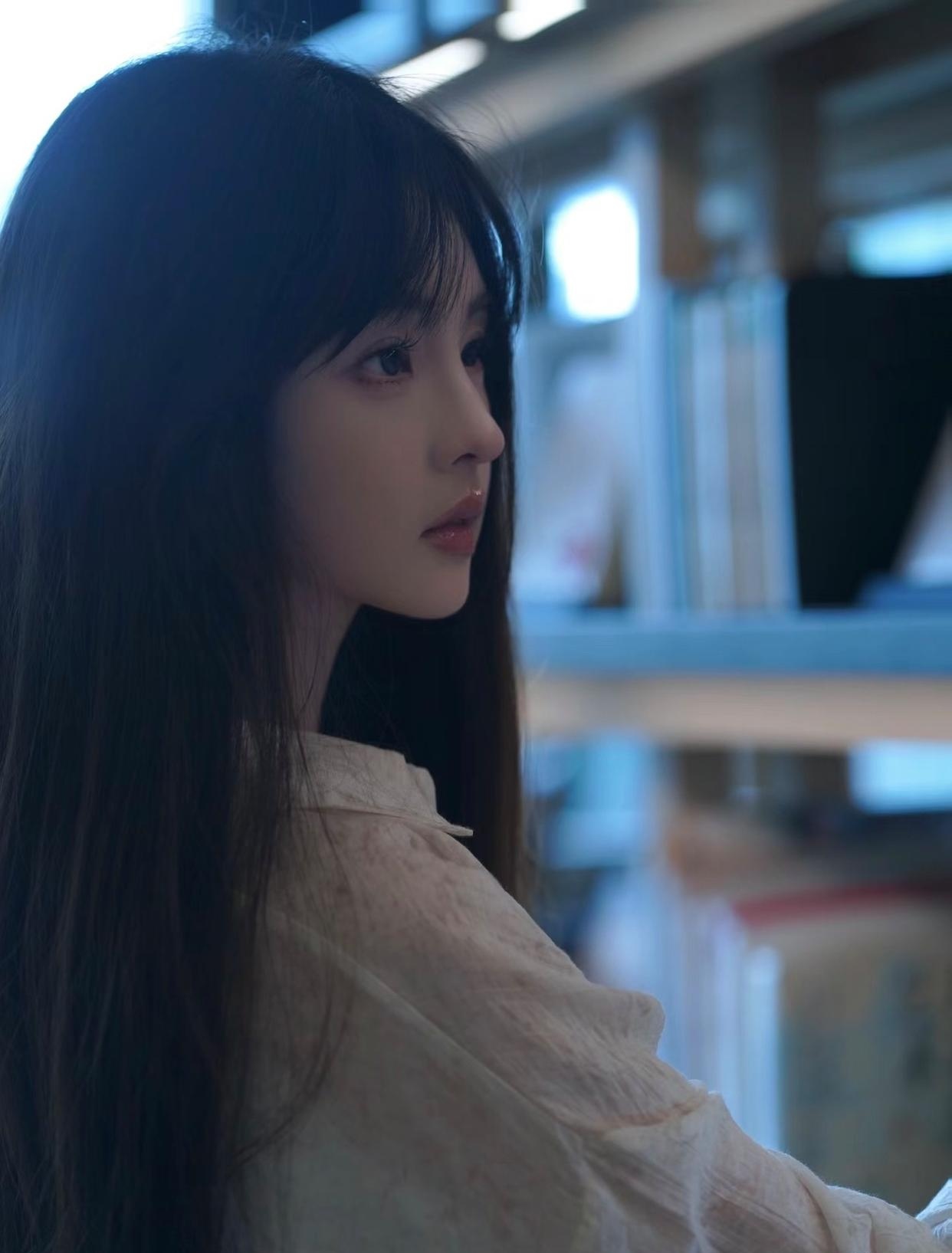 神秘侧颜女神,美得让人心动不已!  这张侧面特写简直美炸了!