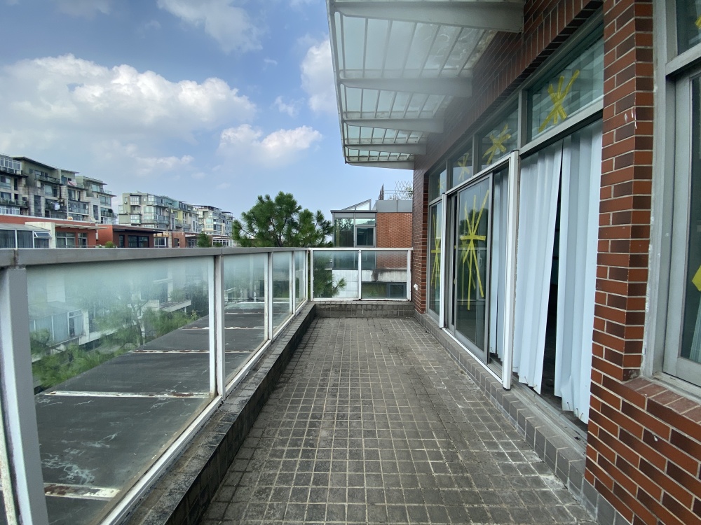 今天去看房,汤臣豪园二期,275平米超级宽敞!