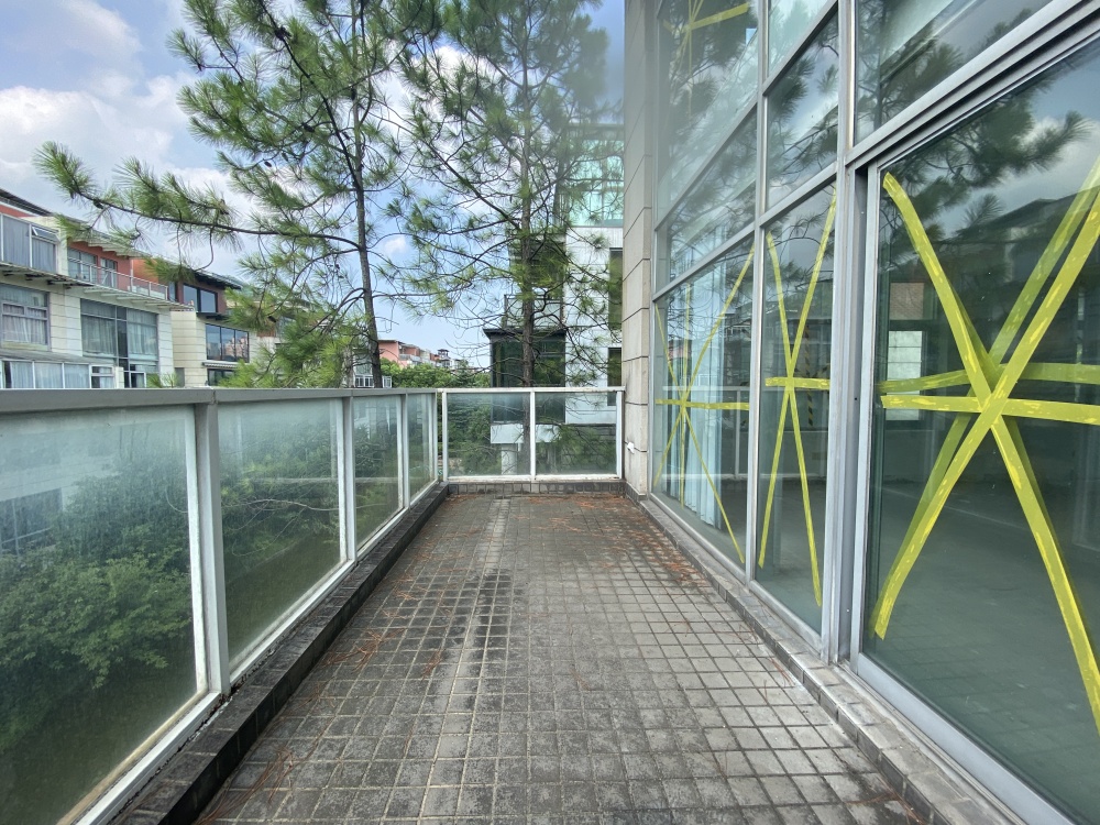 今天去看房,汤臣豪园二期,275平米超级宽敞!