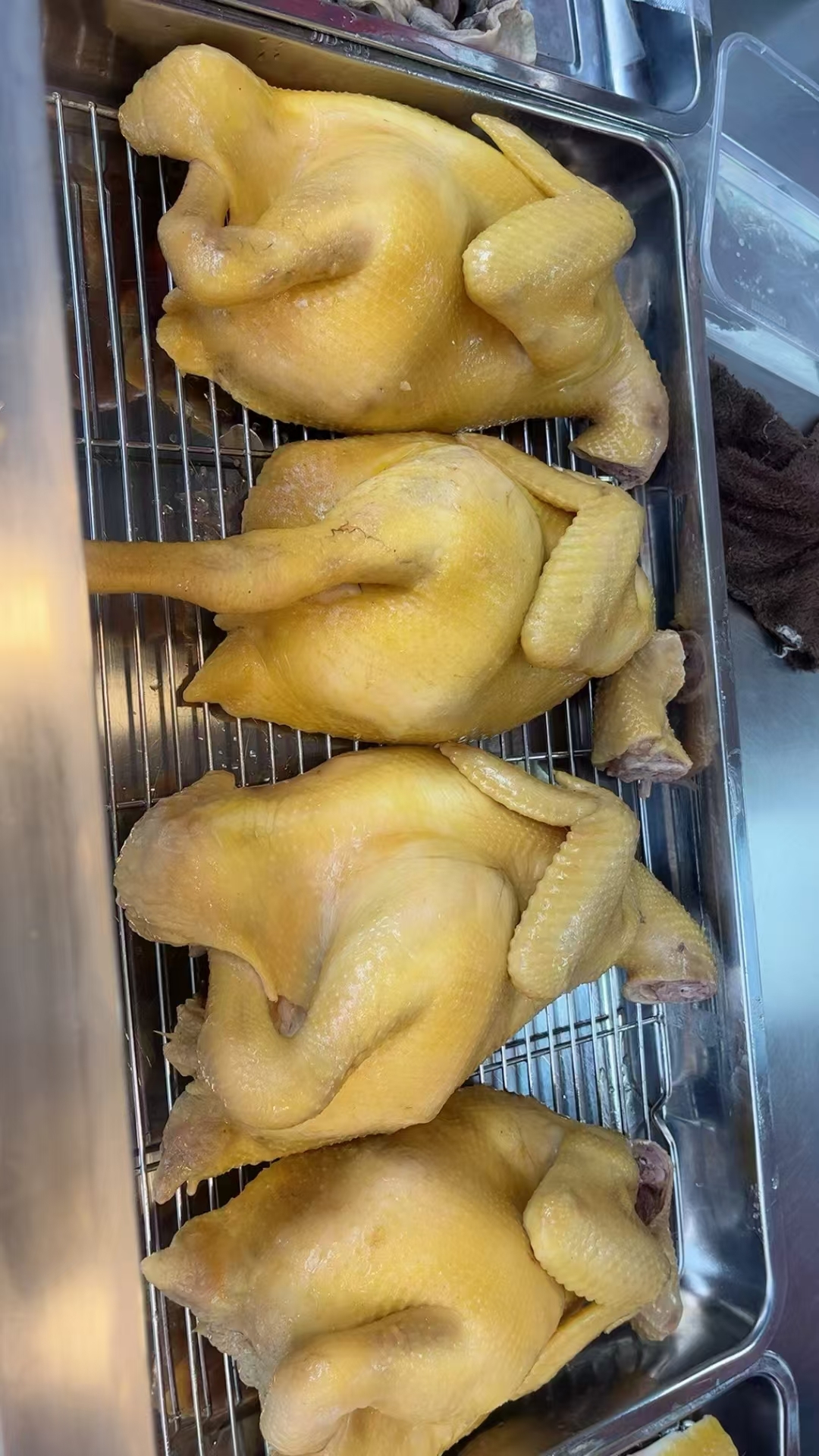 客家咸鸡,香气扑鼻,肉质鲜美,每一口都是家乡的味道