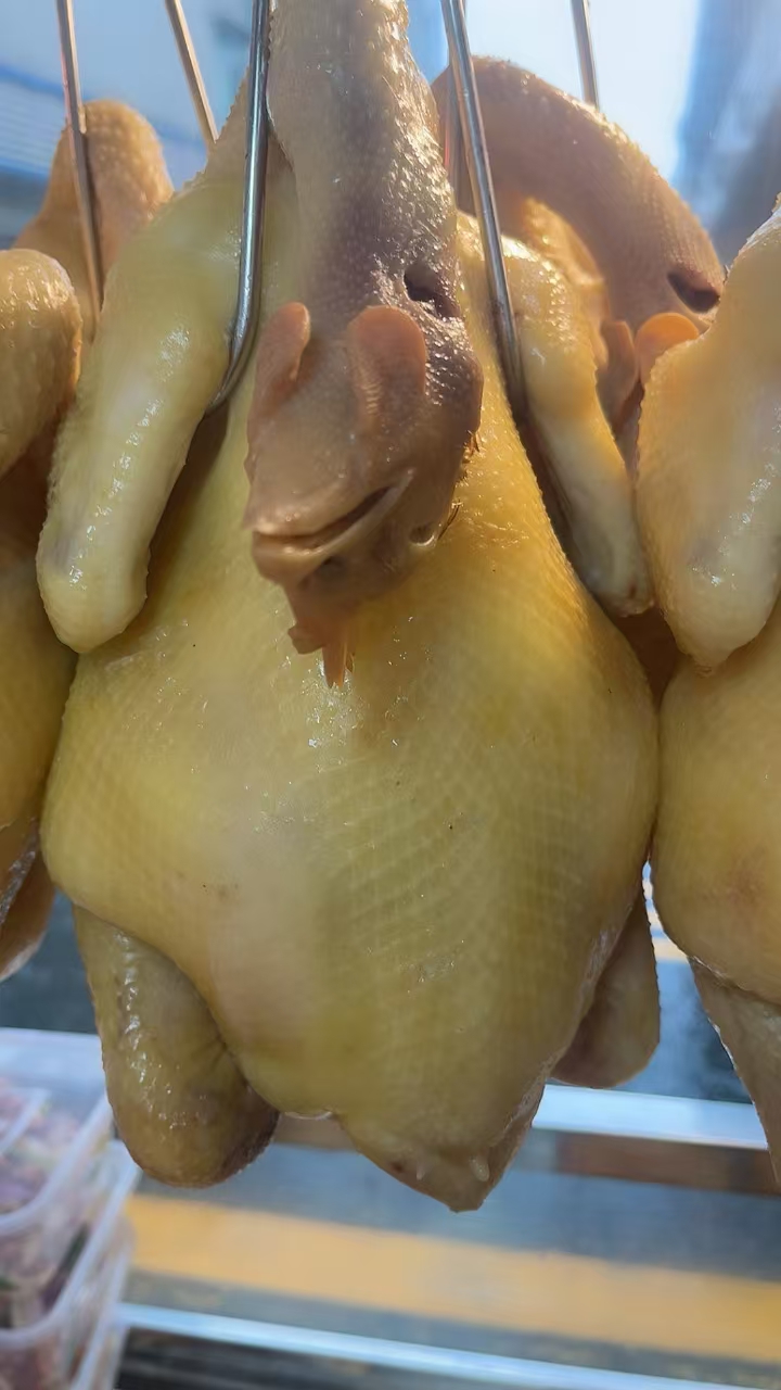 客家咸鸡,香气扑鼻,肉质鲜美,每一口都是家乡的味道