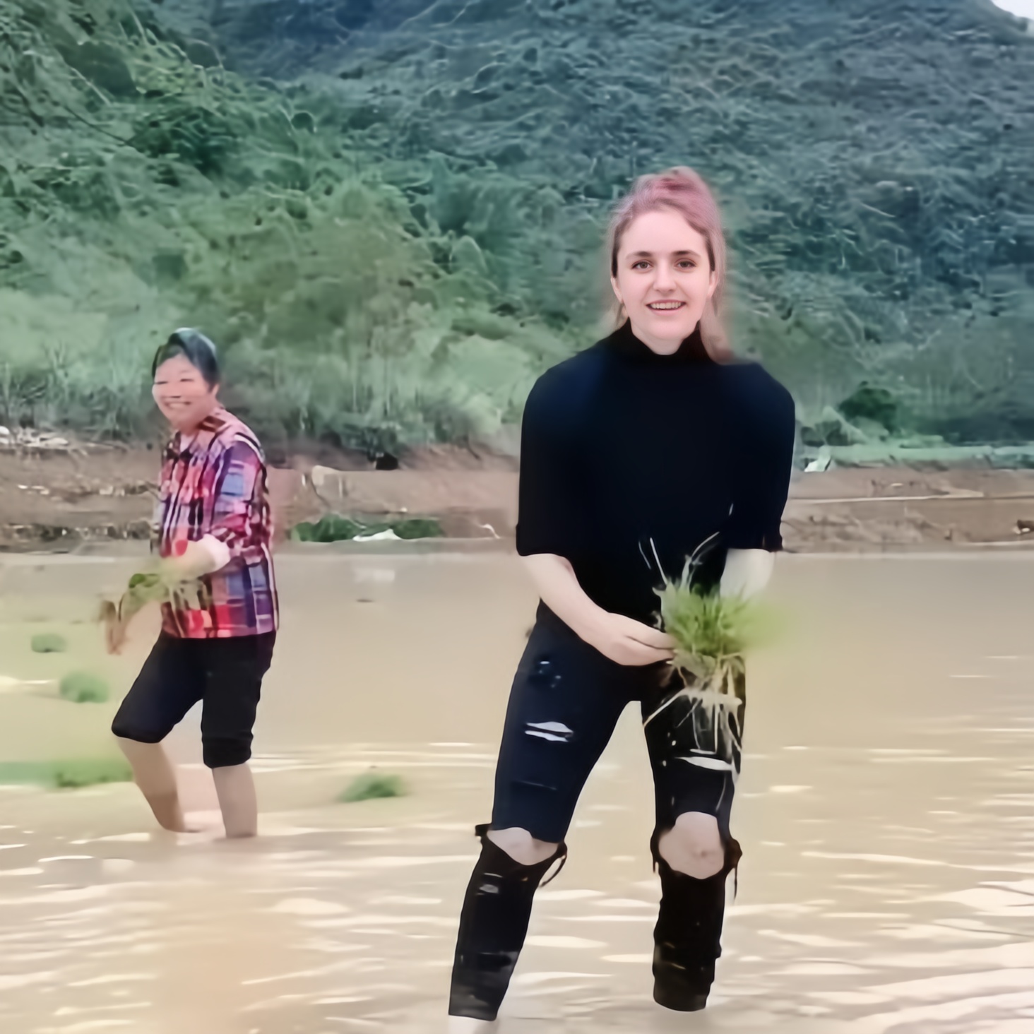 哇塞,这个外国媳妇真漂亮,不仅身材好,皮肤白,五官还