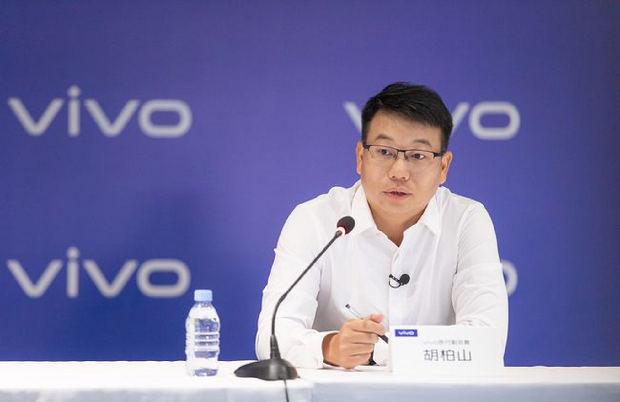 vivo# vivo执行副总裁胡柏山宣布,vivo首颗自研影像芯片命名为"v1"