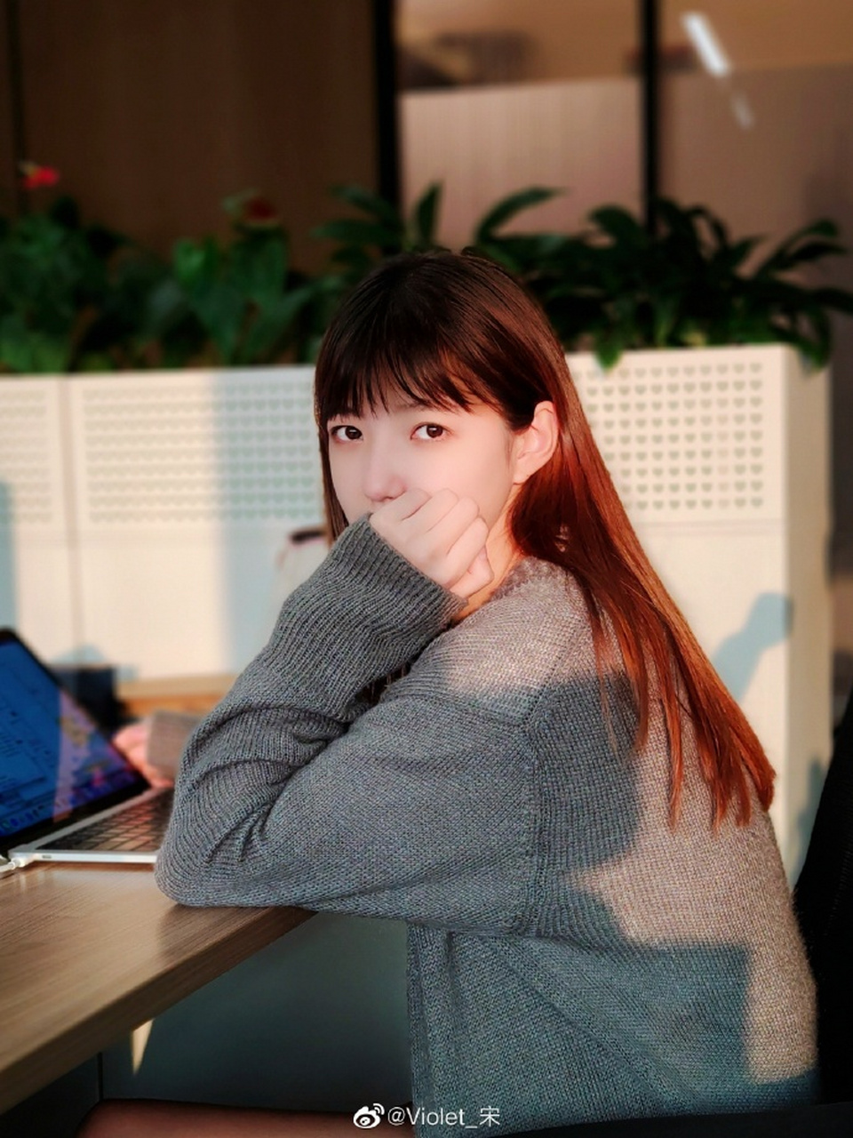 iqoo美女产品经理宋紫薇更新美照啦!