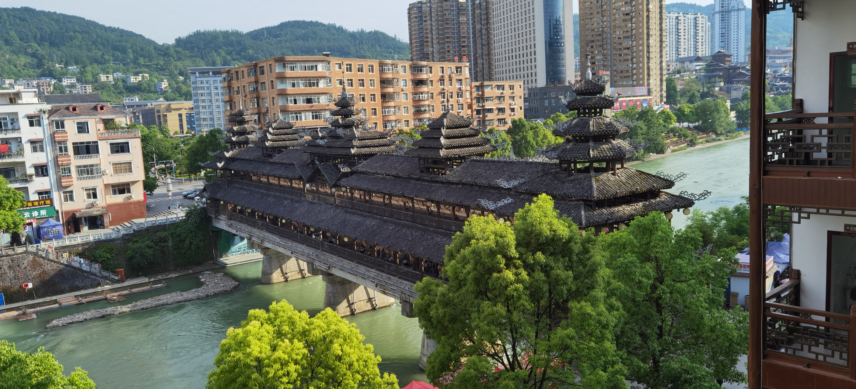 小诗一首,庆祝恩施土家族苗族自治州建州四十周年[鲜花][鲜花][庆祝]