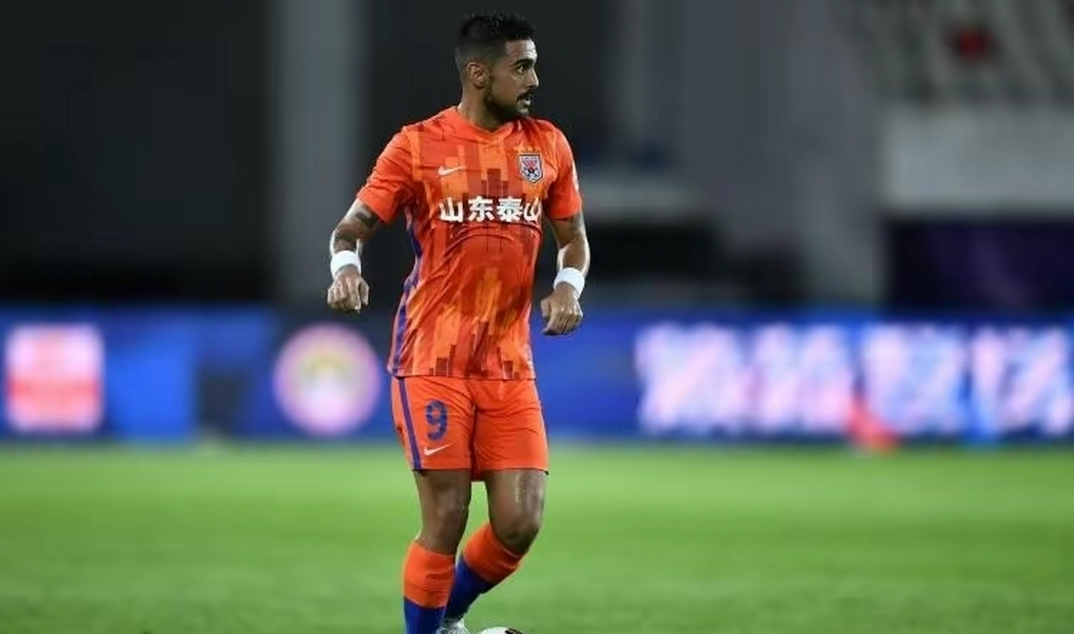 合同一个赛季  4月6日,据巴西记者费利佩-席尔瓦报道,25岁的山东泰山