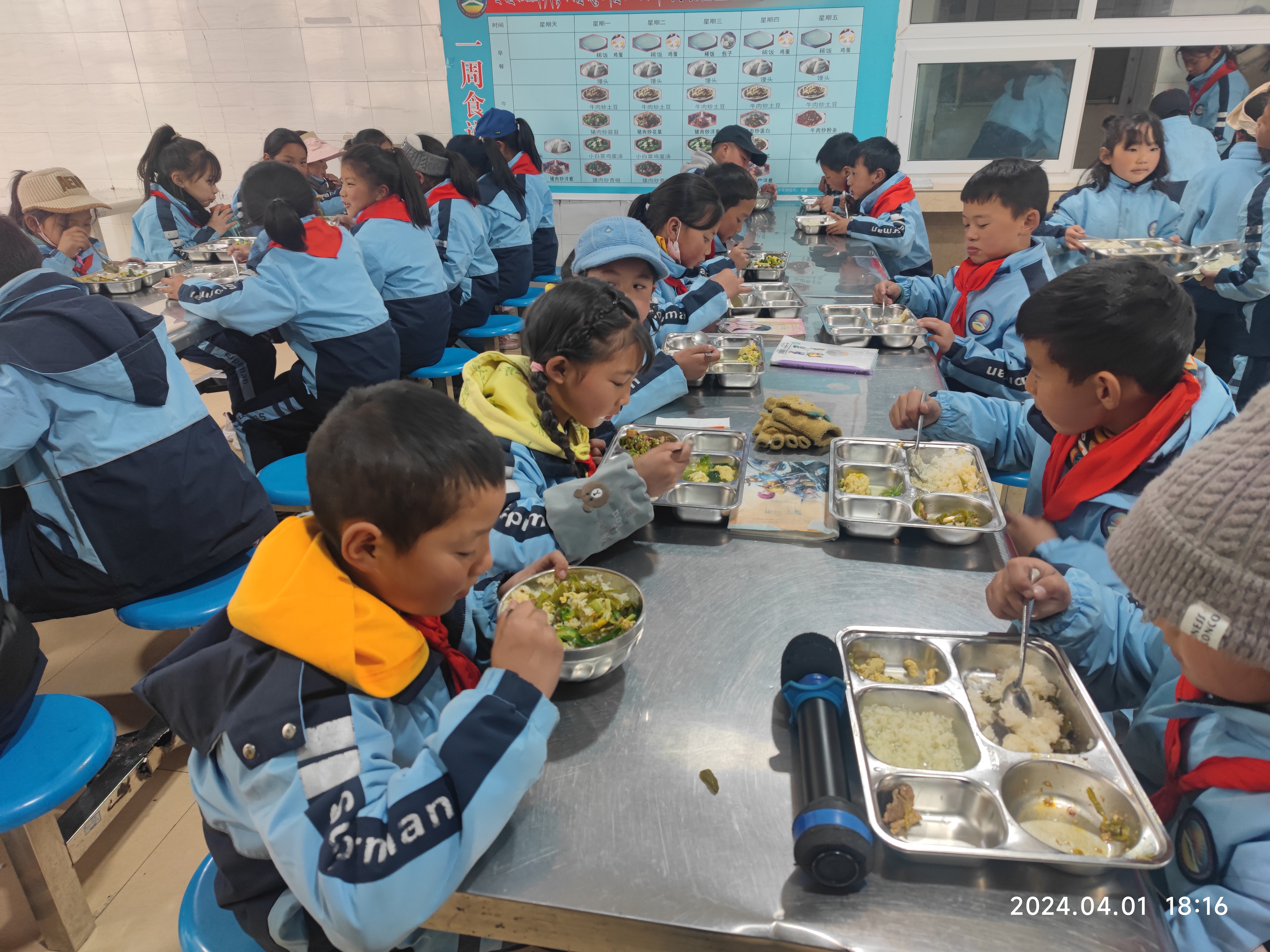 锡山实验小学食堂图片