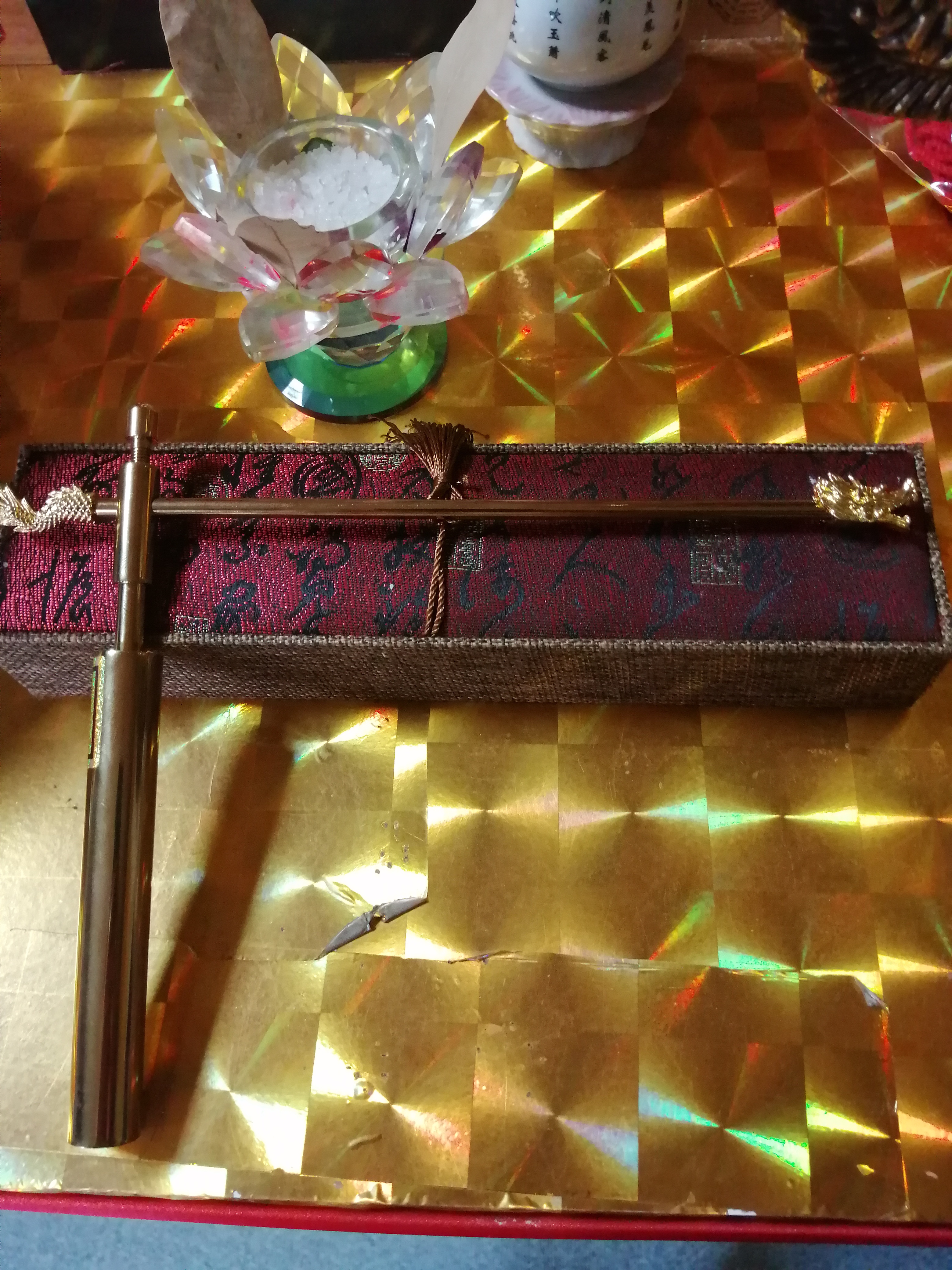 68寻龙尺,又称地灵尺,寻龙棒或龙针,是一种被68风水师用来寻找