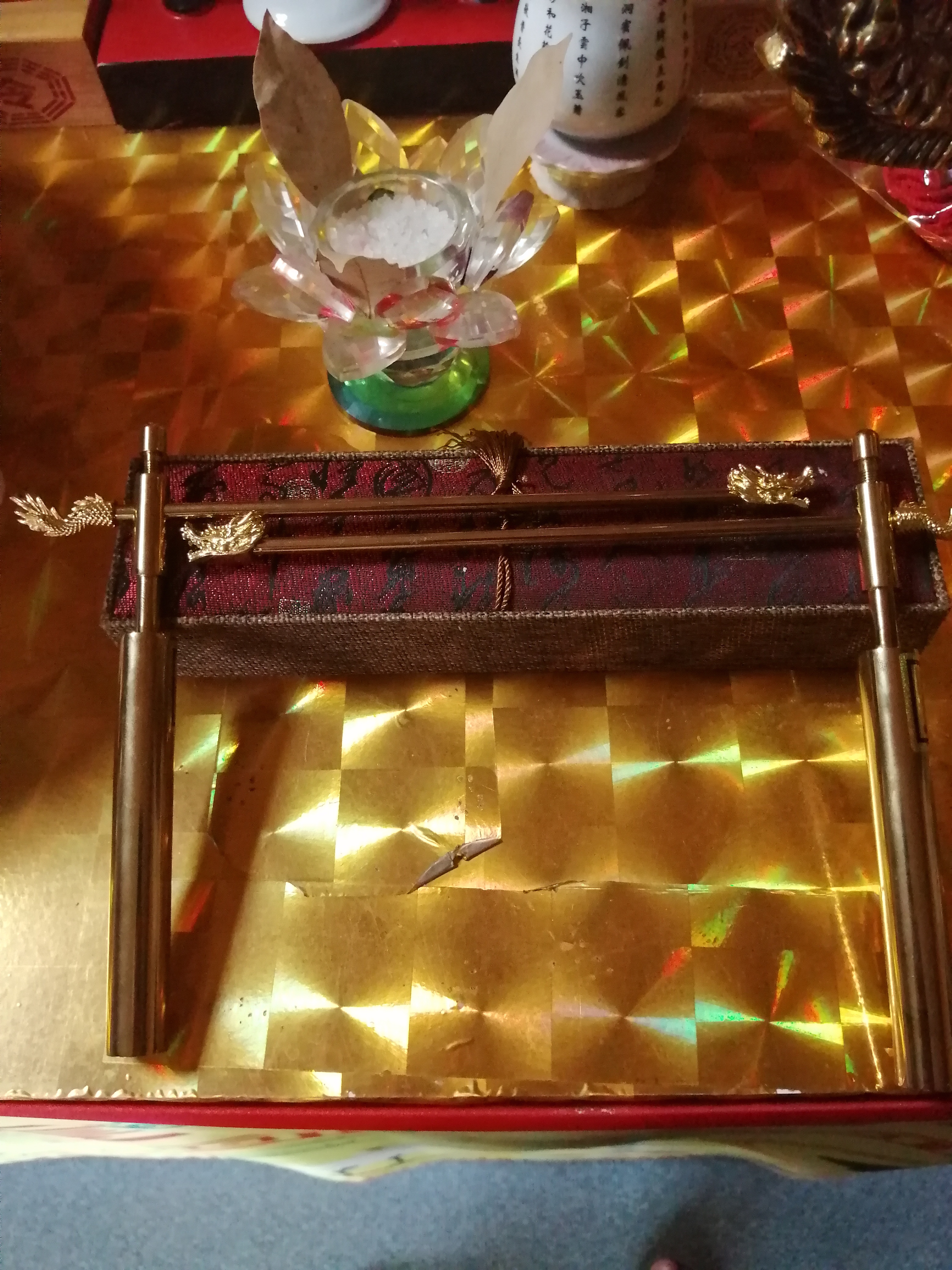 68寻龙尺,又称地灵尺,寻龙棒或龙针,是一种被68风水师用来寻找