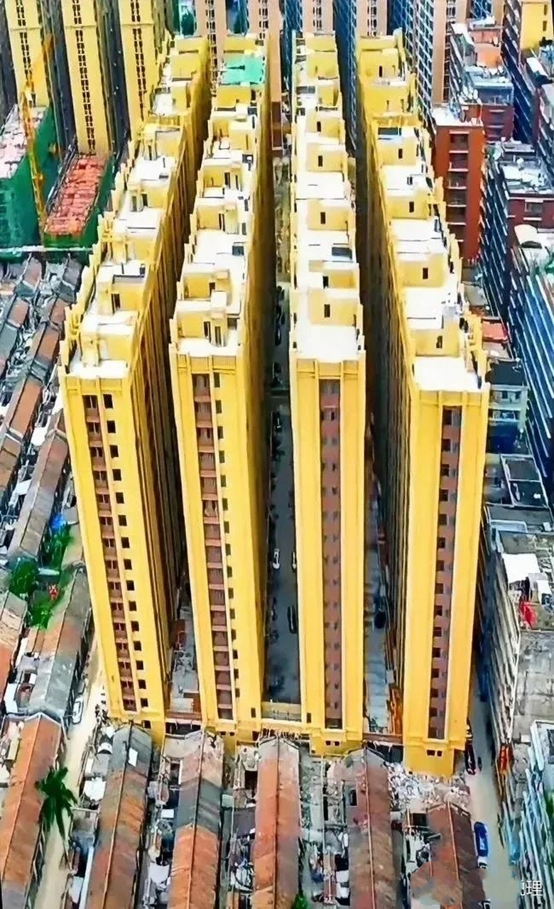 这个小区是广东揭阳市阳光城小区,却见不到太阳!