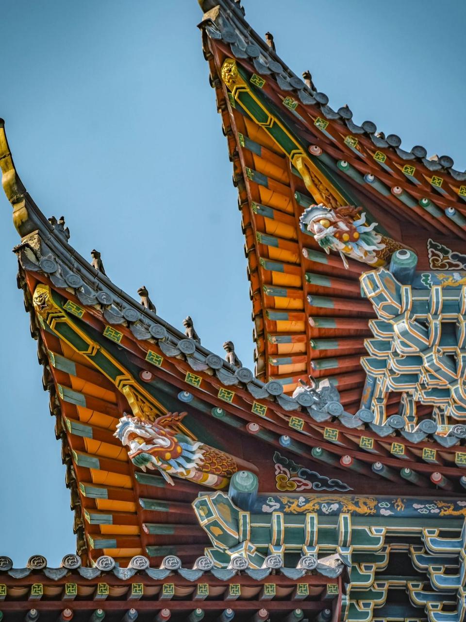 深圳大鹏东山寺: 位置:位于深圳市大鹏新区大鹏镇街道办鹏城村东面