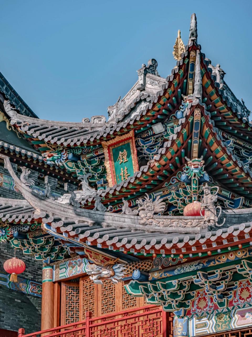 深圳大鹏东山寺: 位置:位于深圳市大鹏新区大鹏镇街道办鹏城村东面