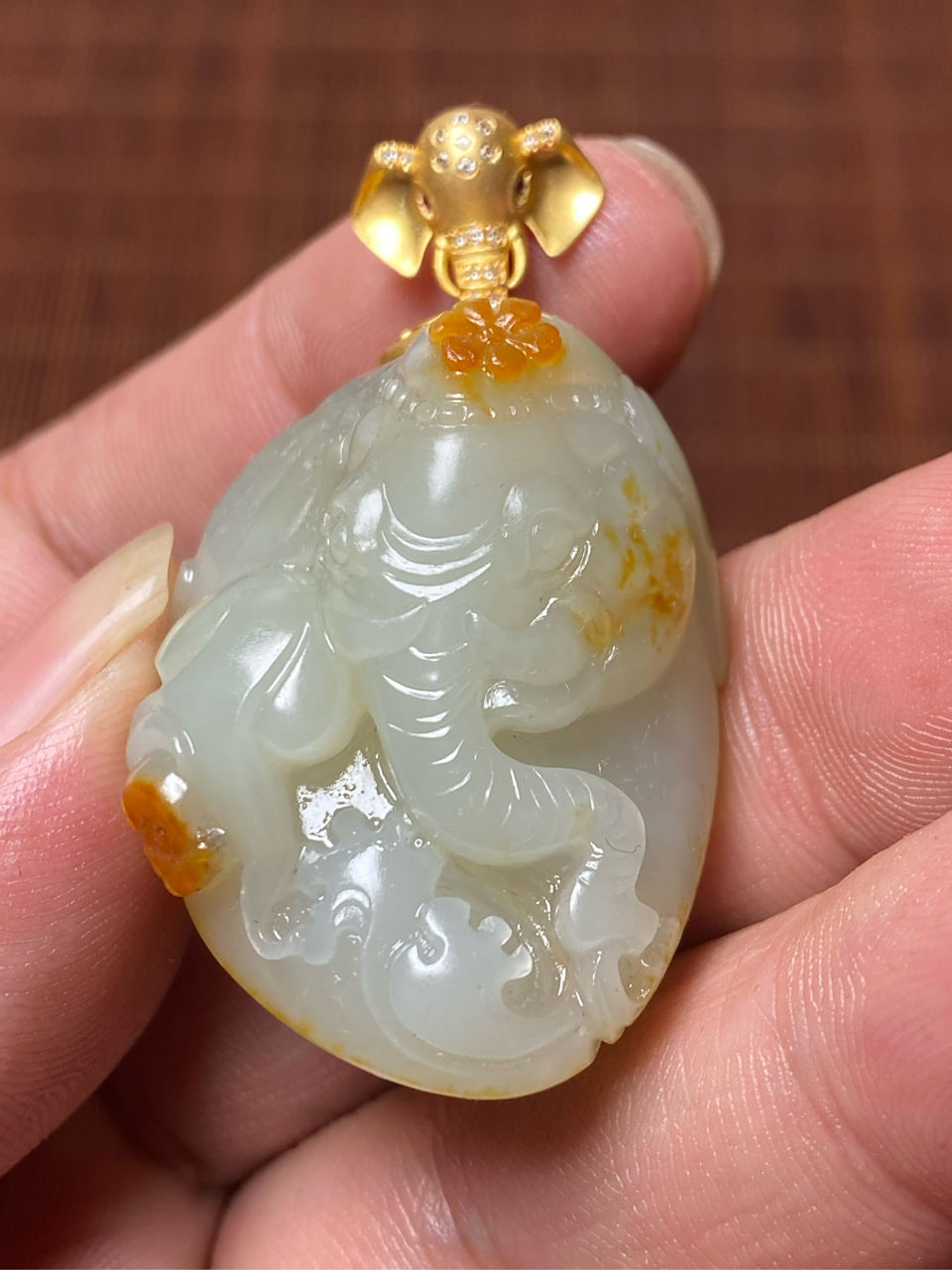 新疆和田玉籽料独籽红皮封侯拜相镶嵌18k金挂件#和田玉# #新疆和田玉