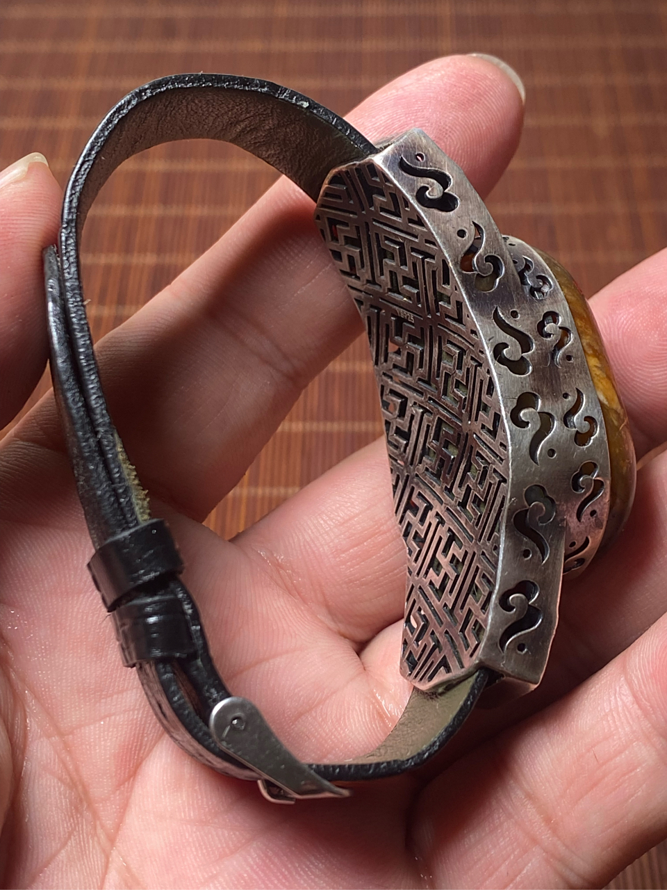 新疆和田玉籽料独籽阴雕描金弥勒佛镶嵌925银手牌#和田玉籽料# #和田