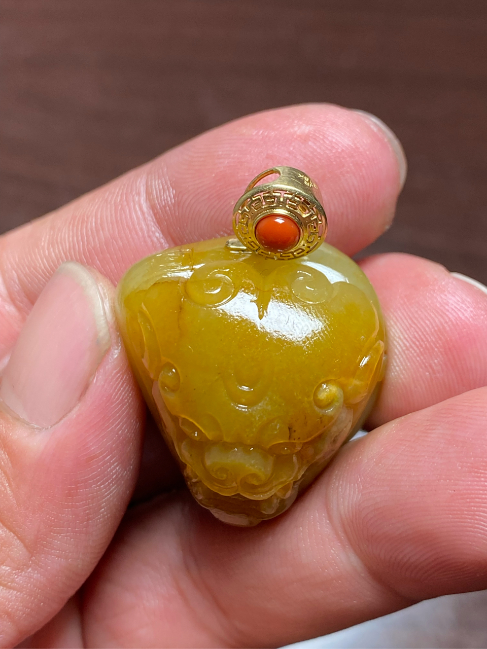 新疆和田玉籽料黄沁带玉种仿古兽挂件 独籽貔貅守护镶嵌18k金吊坠