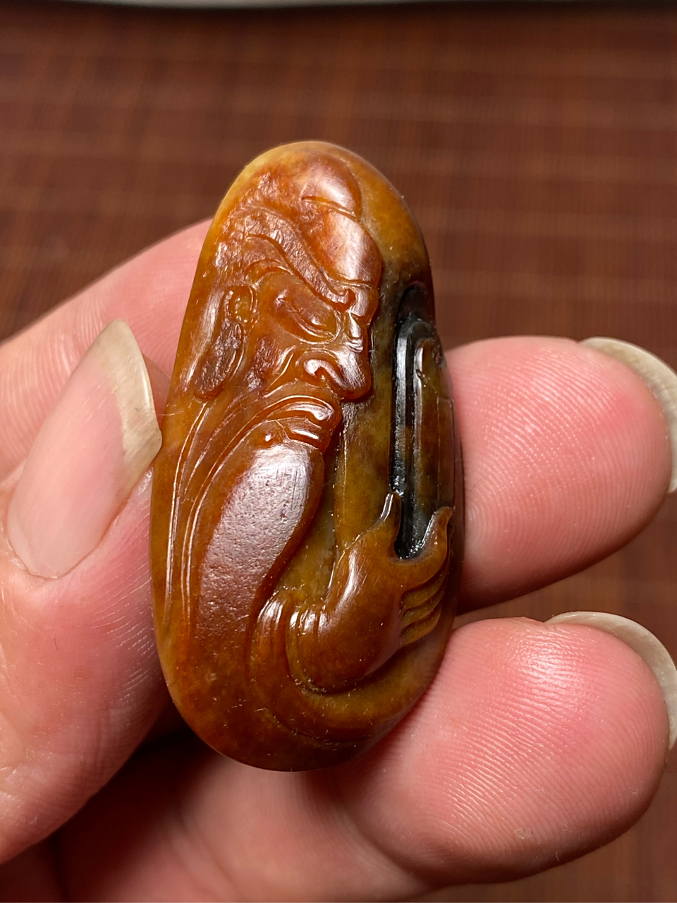 籽料关公# 新疆和田玉籽料独籽红沁夜读春秋挂件#和田玉# #和田玉