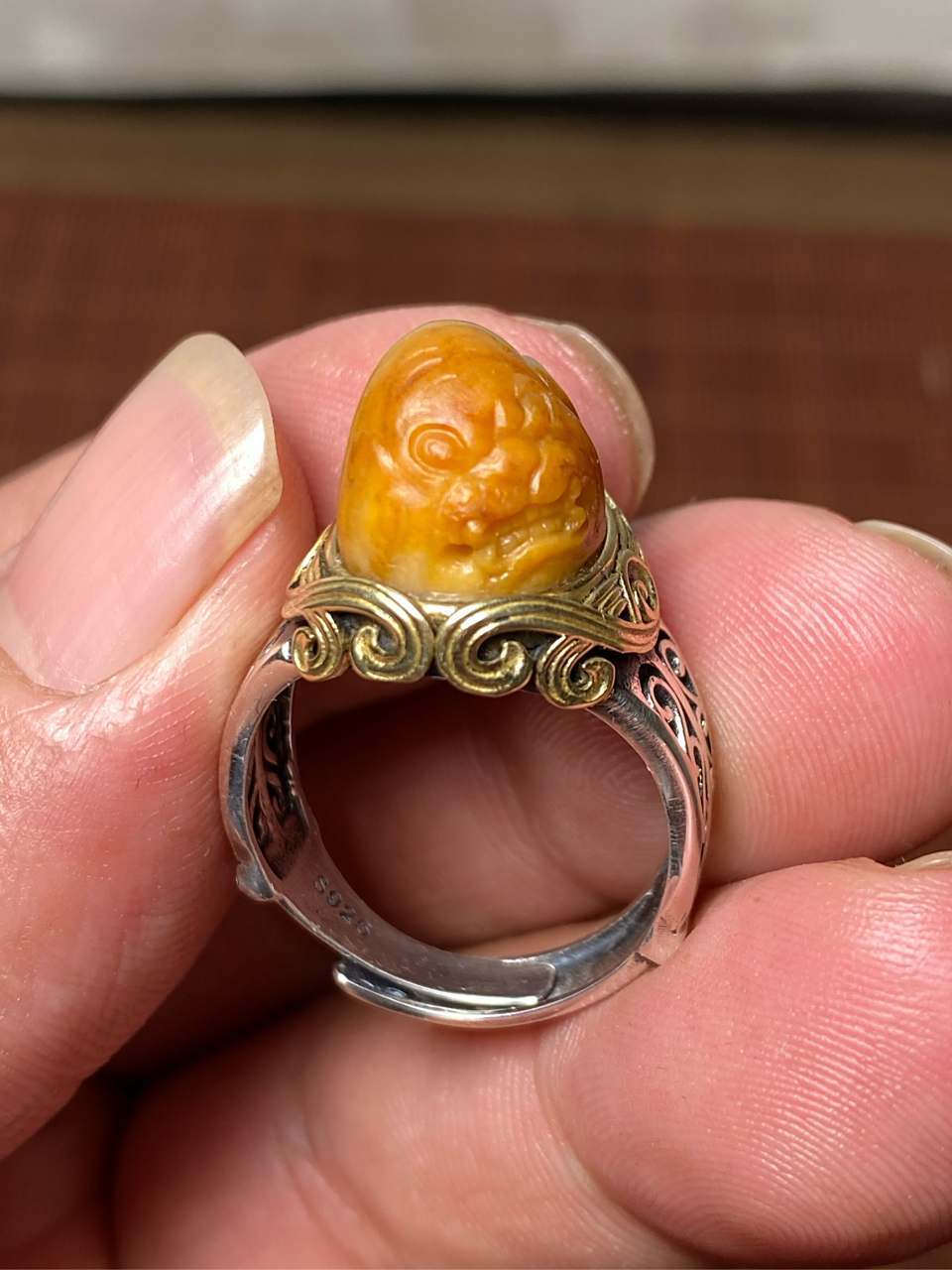 新疆和田玉籽料黄沁老虎镶嵌925银戒指#新疆和田玉籽料# #和田玉# #你