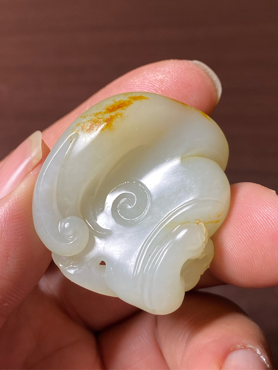 新疆和田玉籽料红皮巧雕子母兽子母貔貅吊坠#和田玉# #新疆和田玉籽料