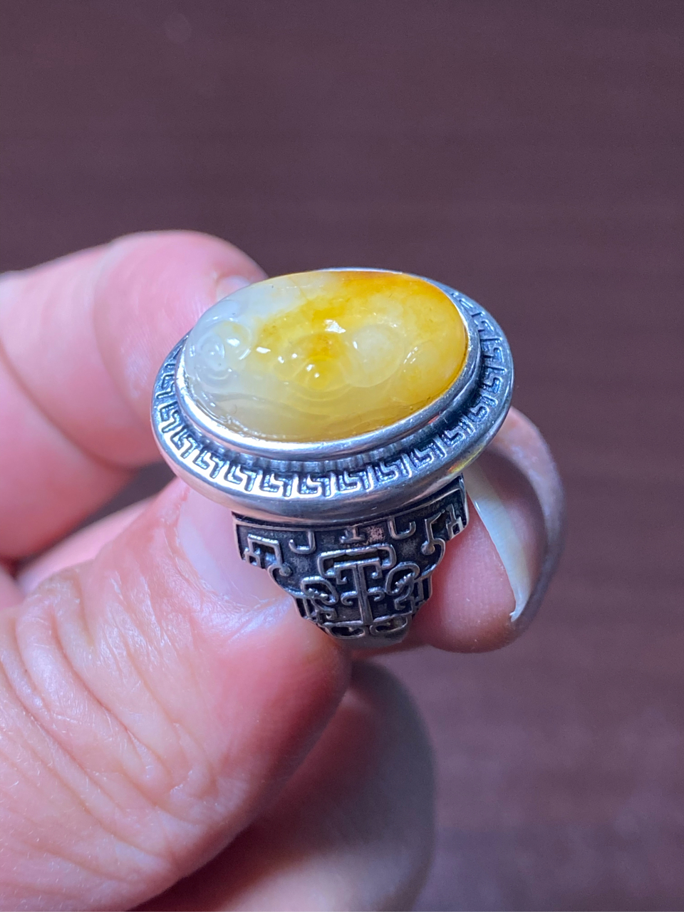 新疆和田玉籽料黄沁皮金蟾包银戒指 籽玉巧雕三脚蟾蜍镶嵌925银戒指