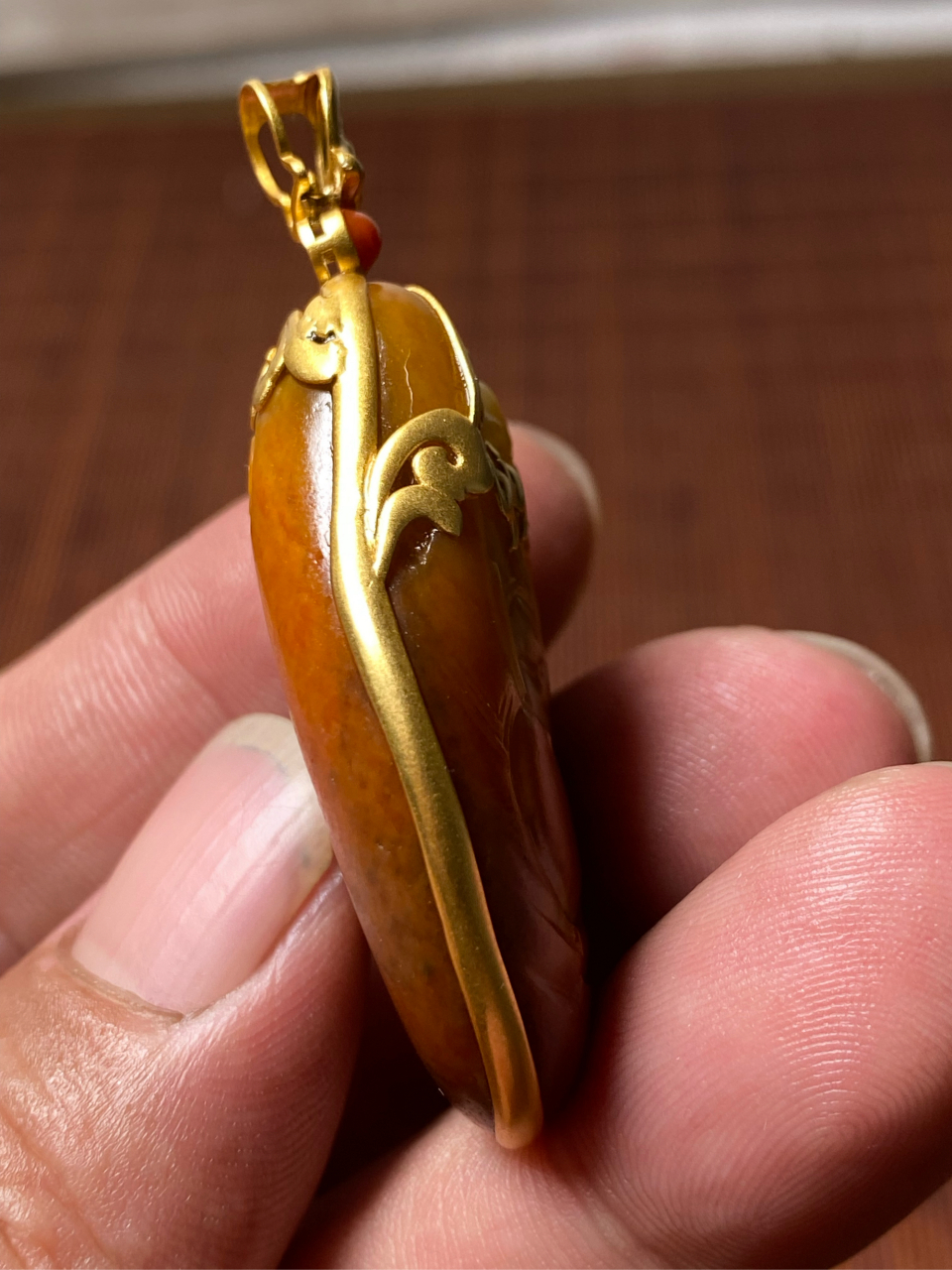 罗汉包金挂件 独籽红沁皮巧雕降龙罗汉镶嵌18k金吊坠#新疆和田玉籽料