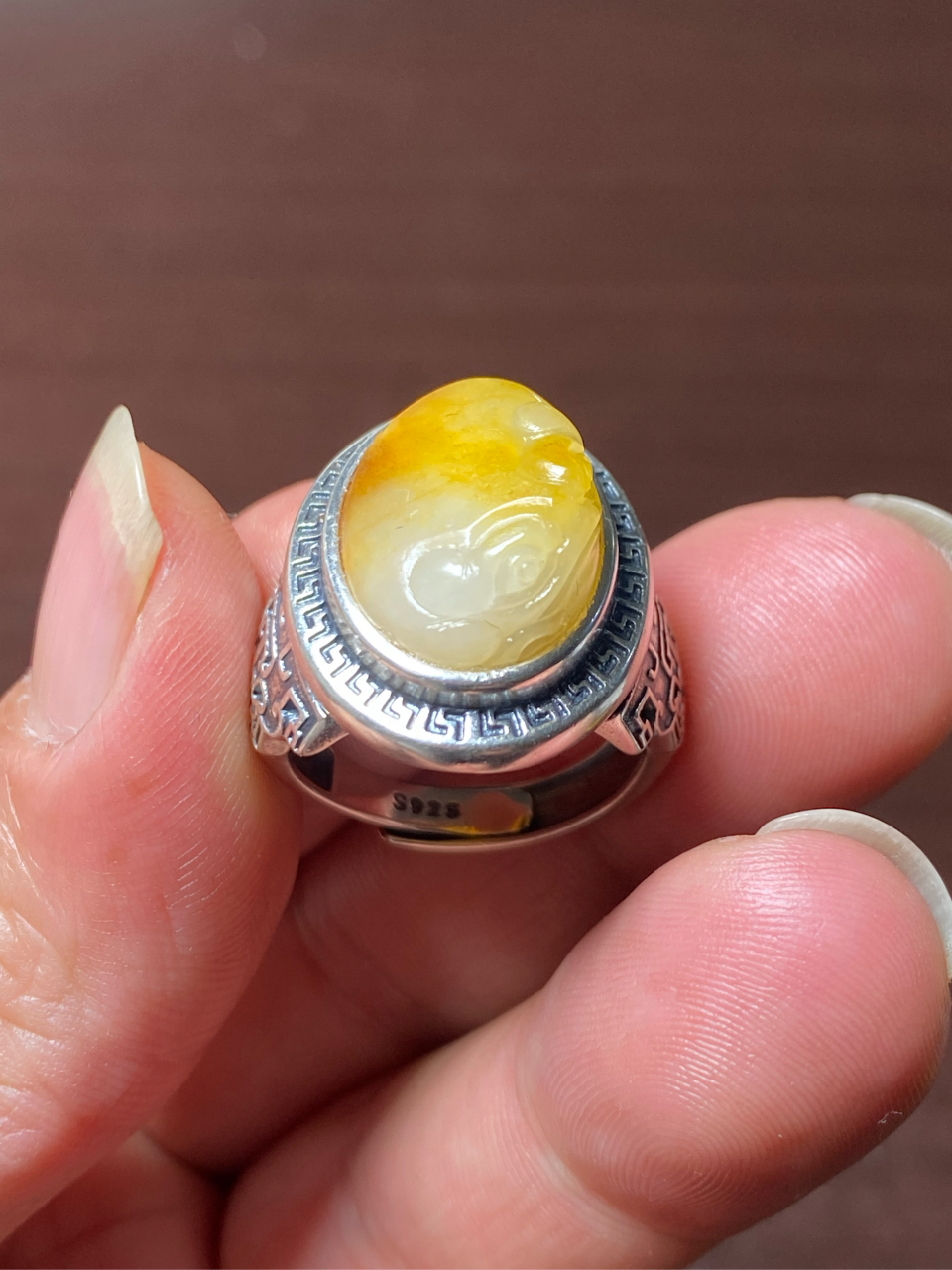 新疆和田玉籽料黄沁皮金蟾包银戒指 籽玉巧雕三脚蟾蜍镶嵌925银戒指