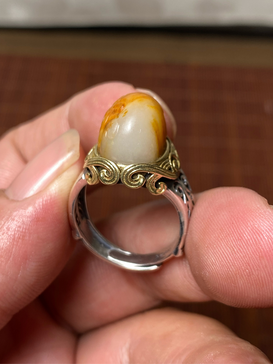 新疆和田玉籽料黄沁老虎镶嵌925银戒指#新疆和田玉籽料# #和田玉# #你