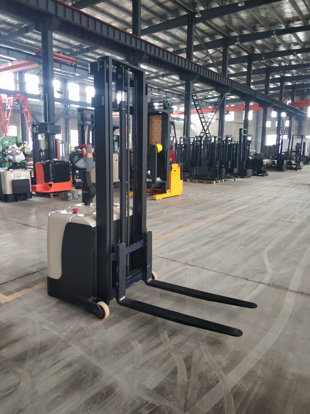 无腿配重式堆高装卸叉车