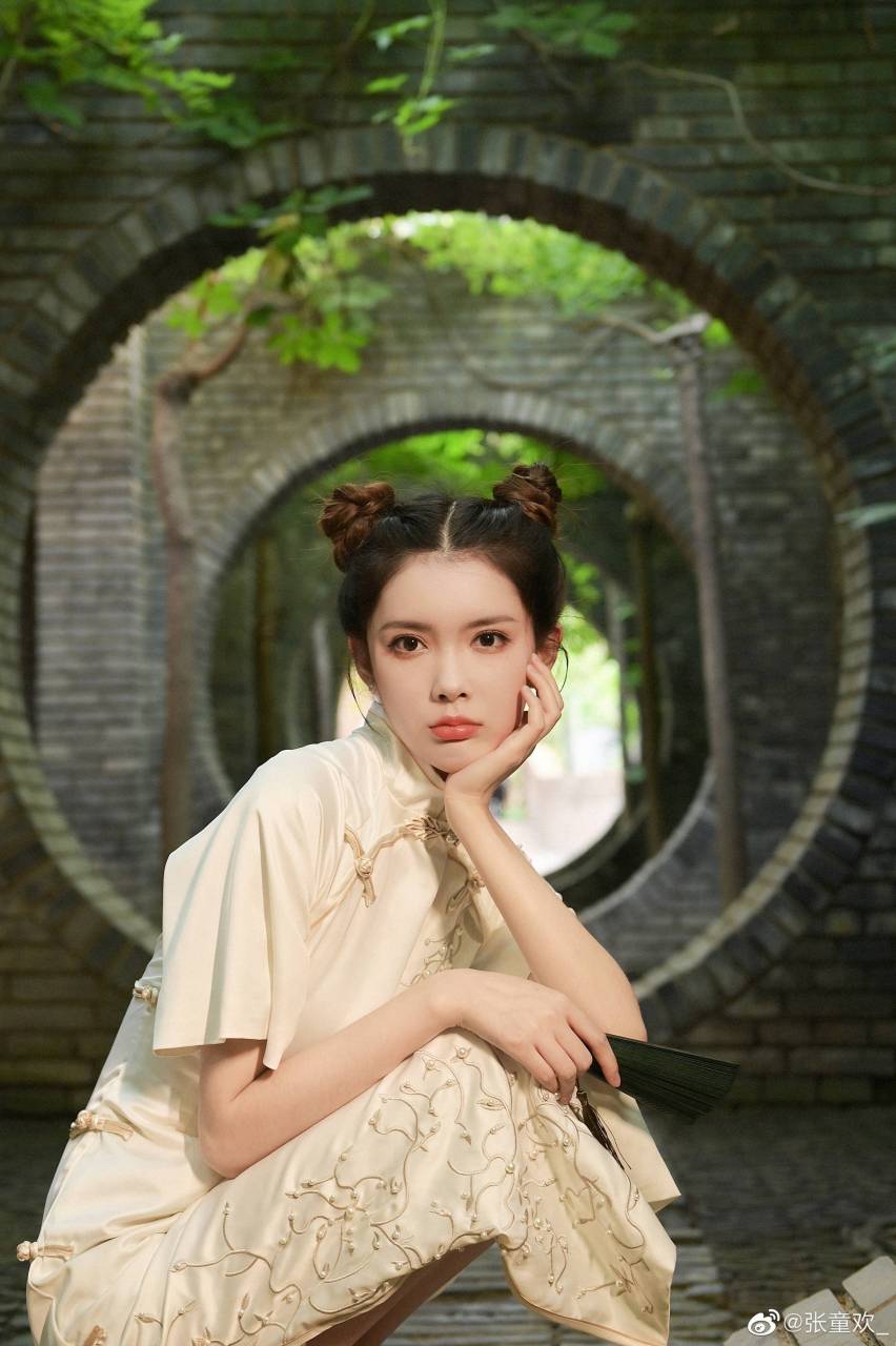 张童欢  北京电影学院 1996年2月27日出生于陕西西安,毕业于北京电影