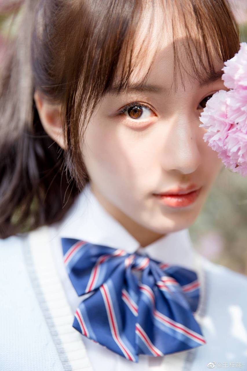 王梓莼 北京电影学院 2001年出生于广西南丹,就读于北京电影学院 20