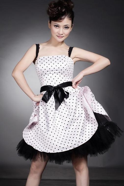 她是中国内地歌唱演员