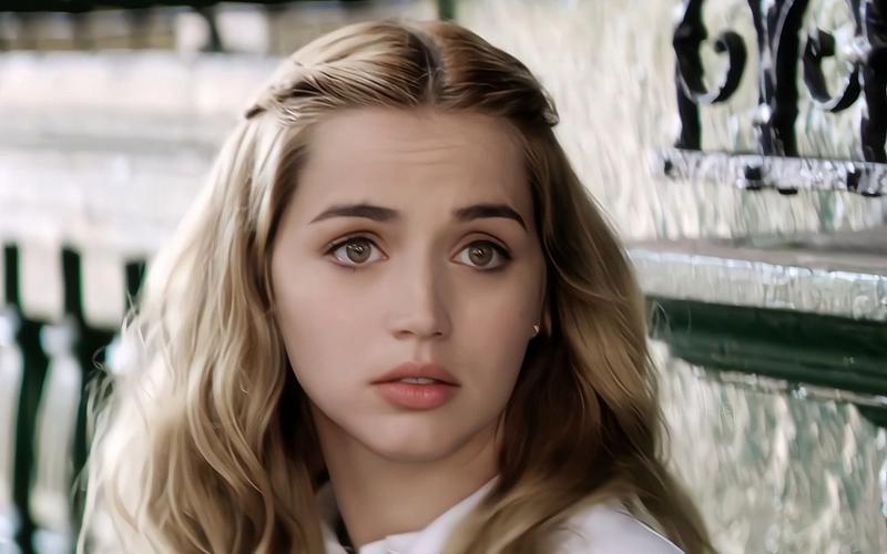 安娜·德·阿玛斯(1988年4月30日)温柔美丽,体态娇娜曼妙,她微微一笑