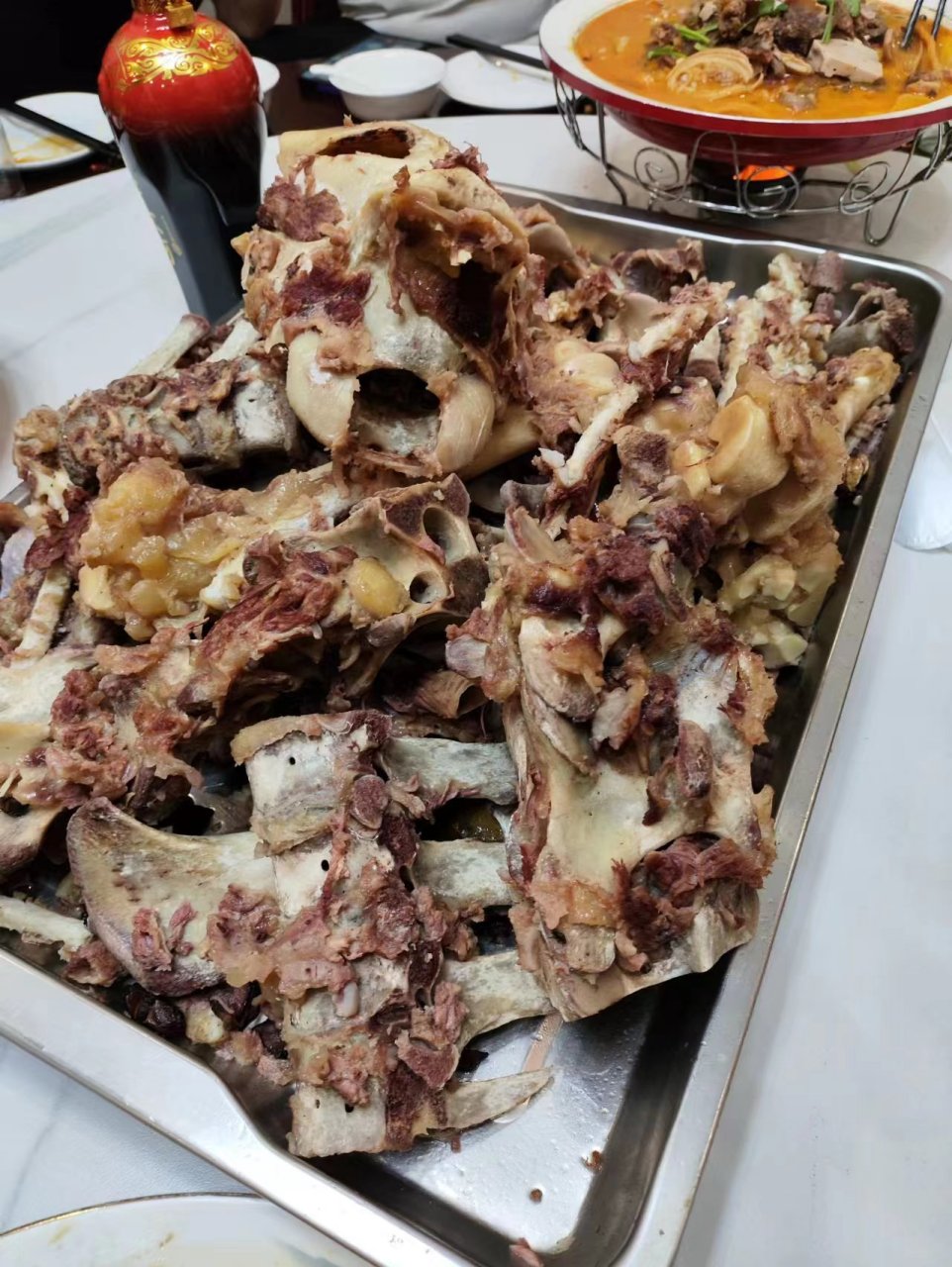 都说天上龙肉地下驴肉,这大冷天找到了一家驴肉店,整了一桌全驴宴,这