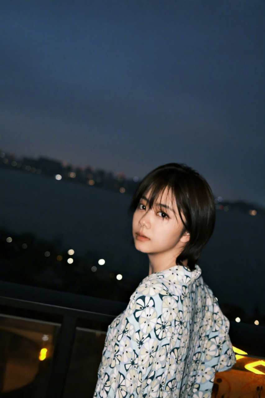 日常穿搭真的很适合她#明星穿搭# #谭松韵# #日常穿搭