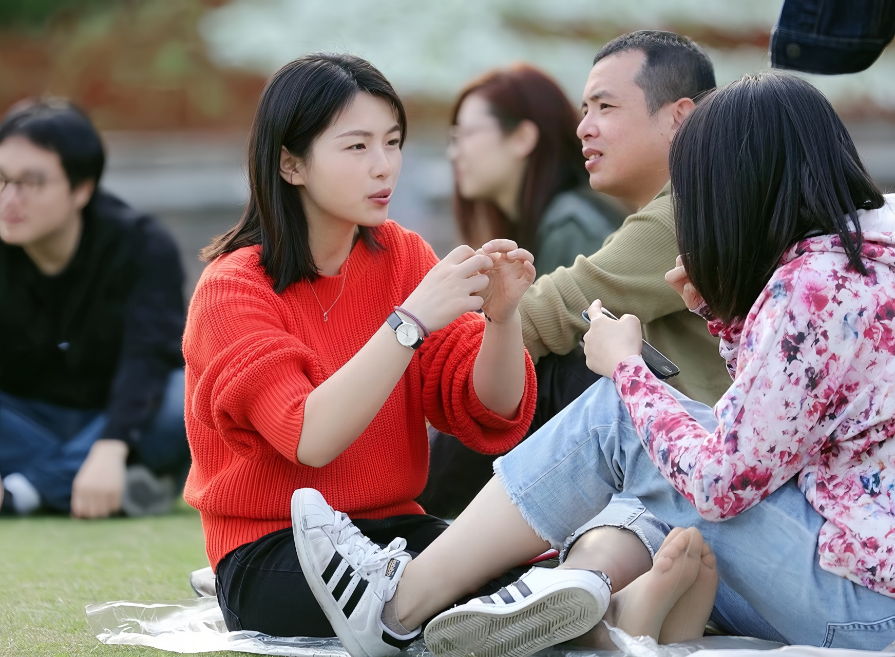 霞姐美图带你发现身边的美之公园随拍#美腿丝袜高跟鞋# #性感好身材